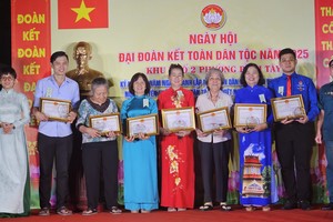 8名典型获表扬‘’好人好事‘’称号。