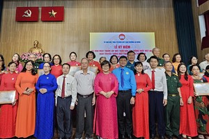 安东坊领导与华人会馆、街区合照。