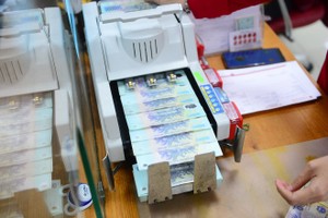 专家预测年底存款利率将上升。