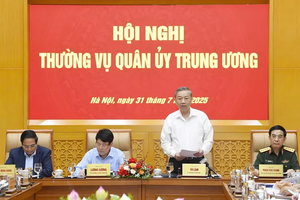 苏林总书记主持会议。