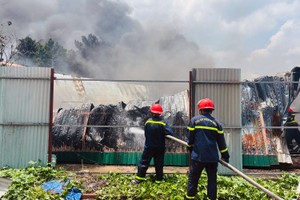 消防与救援力量在现场进行灭火。