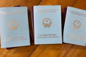 持有五年免签证，可在越南登记临时居留吗？ 