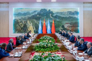 中国国家主席习近平会见联合国秘书长古特雷斯。