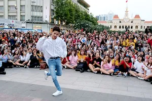 “Hoàng tử lai” Hàn Quốc Kim Samuel “mở hàng” Nhạc hội song ca mùa 2