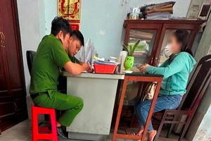 Công an phường 3, TP Vĩnh Long tiếp nhận tin báo tội phạm của chị T. vào ngày 24-5