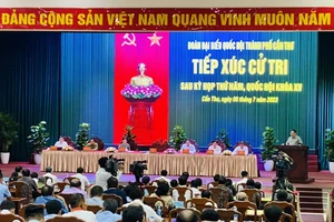 Quang cảnh buổi tiếp xúc cử tri sáng 8-7