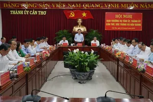 Bí thư Thành ủy Cần Thơ Đỗ Thanh Bình phát biểu tại hội nghị