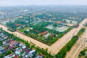 Xuất cấp hàng dự trữ quốc gia để hỗ trợ TP Huế khắc phục hậu quả mưa lũ