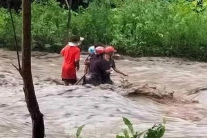 Lũ cuốn trôi 4 người ở Cao Bằng