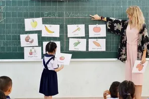 Nâng cao chất lượng dạy ngoại ngữ, tin học