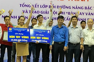 Trao 2 giải “Bàn tay vàng” cấp thành phố