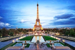 Tháp Eiffel tại thủ đô Paris, Pháp