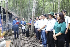 Buổi sinh hoạt ngoại khóa tại Di tích lịch sử chiến khu Rừng Sác Cần Giờ của các cán bộ lãnh đạo, quản lý trẻ quận 7, TPHCM 