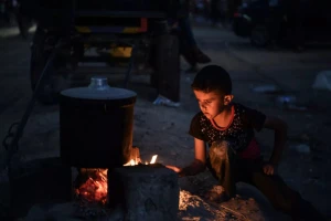 “Tuổi thơ hạnh phúc là một giấc mơ xa vời”. Ảnh: Getty Images