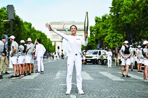 Ngọn đuốc Olympic đã về đến Paris, sẵn sàng châm lên đài lửa vào ngày 26-7