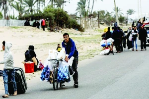 Người dân thành phố Khan Younis thuộc miền Nam Dải Gaza di tản