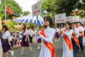 Mùa khai trường luôn là một kỷ niệm đẹp trong ký ức của nhiều người. Ảnh: DŨNG PHƯƠNG