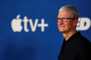 CEO Apple Tim Cook cho biết Việt Nam sẽ là nước xuất xứ của gần như toàn bộ các sản phẩm iPad, Mac, Apple Watch và AirPods. Ảnh: REUTERS