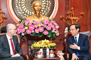 Lãnh đạo TPHCM tiếp Đại sứ Canada chào từ biệt
