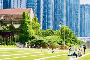 Một phần khu di tích của Xưởng Ba Son, tại số 2 đường Tôn Đức Thắng, phường Sài Gòn, TPHCM, nơi người dân và du khách thường đến tham quan, chụp ảnh. Ảnh: HOÀNG HÙNG 