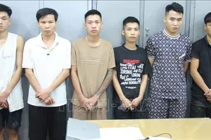 Các đối tượng tại cơ quan công an. Ảnh: TTXVN