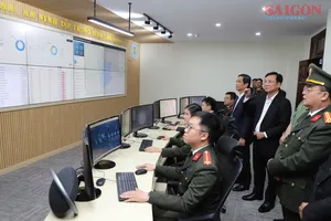 Chủ tịch UBND tỉnh Lâm Đồng Hồ Văn Mười khảo sát tại Trung tâm SOC