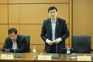 Đại biểu Đỗ Đức Hiển (TPHCM) phát biểu tại thảo luận tổ ở kỳ họp thứ 10, Quốc hội khóa XV, ngày 31-10. Ảnh: QUANG PHÚC