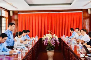 Đồng chí Nguyễn Văn Minh, Ủy viên Ban Thường vụ Thành ủy, Phó Trưởng Ban Tổ chức Thành uỷ TPHCM, chủ trì buổi làm việc