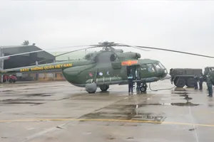 Trực thăng sẵn sàng vận chuyển hàng cứu trợ người dân vùng lũ