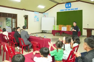 Shinhan Life Việt Nam hỗ trợ làng trẻ em SOS tại Đà Nẵng và Huế