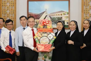 Lãnh đạo TPHCM thăm, chúc mừng Giáng sinh các tổ chức Công giáo tiêu biểu 