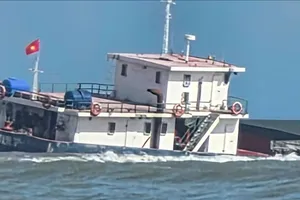 Kịp thời cứu ngư dân gặp nạn, hỗ trợ tàu hàng mắc cạn ở vùng biển Cửa Việt