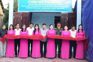 Khánh thành và bàn giao ngôi nhà đầu của "Chiến dịch Quang Trung” ở Huế