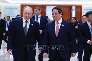 越南政府总理范明政会见俄罗斯总统普京。