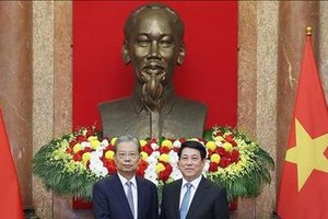 国家主席梁强会见中共中央政治局常委、全国人大常委会委员长赵乐际。