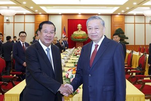 越南党中央总书记苏林会见柬埔寨人民党主席洪森。