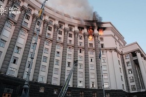 位于基辅的乌政府大楼遭到自俄乌冲突爆发以来的首次袭击。