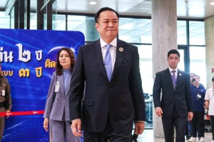 阿努廷•参威拉军正式出任泰国总理职务。