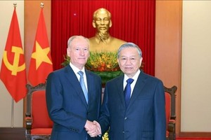 越南党中央总书记苏林会见俄总统助理、海事委员会主席。