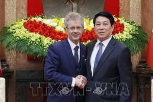 越南国家主席梁强会见捷克参议院议长米洛斯·维斯特奇尔。