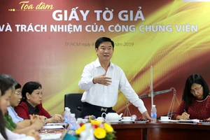 Giấy tờ giả bủa vây, công chứng viên “tự cứu lấy mình”