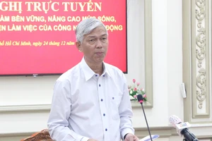 TPHCM tiếp tục tặng hàng chục ngàn vé tàu xe cho công nhân về quê ăn Tết