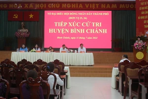 Tổ ĐB HĐND TPHCM đơn vị 25 và 26 tiếp xúc cử tri huyện Bình Chánh ngày 11-7. Ảnh: CHINH NHÂN