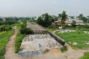 Đoạn Vành đai 2 dài 2,7km từ đường Phạm Văn Đồng đến nút giao Gò Dưa (TP Thủ Đức) đã dừng thi công trong thời gian dài