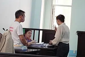 Bị nâng thu nhập mua bảo hiểm mệnh giá cao, khách hàng Manulife vẫn bị bác đơn kiện