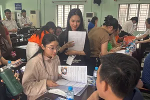 Hộ kinh doanh, tiểu thương tại TPHCM được tư vấn, hỗ trợ về chính sách thuế. Ảnh: KHÁNH CHÂU