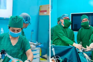 BS.CKI Nguyễn Thị Thanh Trúc (BV Bình Dân) trực tiếp gây mê, BS.CKII Vũ Khương An (BV Bình Dân) phẫu thuật viên chính cùng với ê- kíp y, bác sĩ của Trung tâm Y tế Quân dân Y Côn Đảo phẫu thuật nội soi cho người bệnh