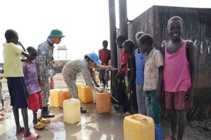 Children in Abyei are waiting to collect clean water