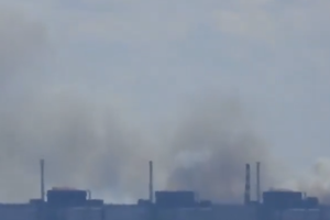 扎波罗热核电站附近地点被看到冒出浓烟。