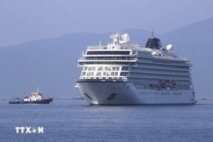 国际邮轮进入金兰湾。图自越通社
